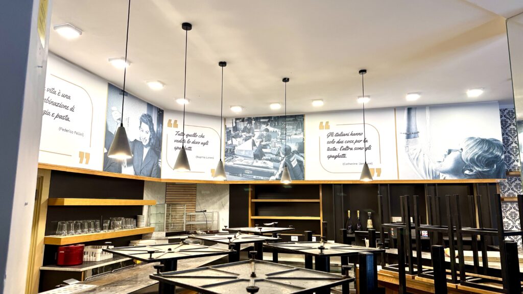 stampa vetrofanie alghero - Allestimento interno Compari in Pasta Alghero