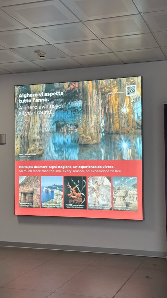 Tessuti retroilluminati per Fondazione Alghero in aeroporto – foto 2