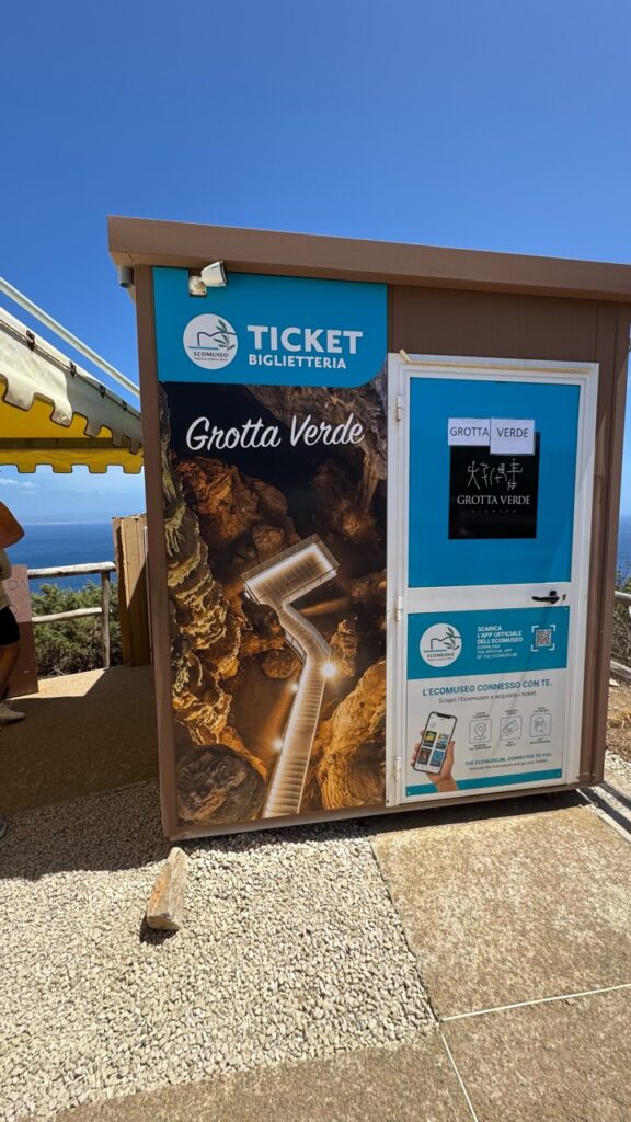 Allestimento della biglietteria Grotta Verde a Capo Caccia – foto 2