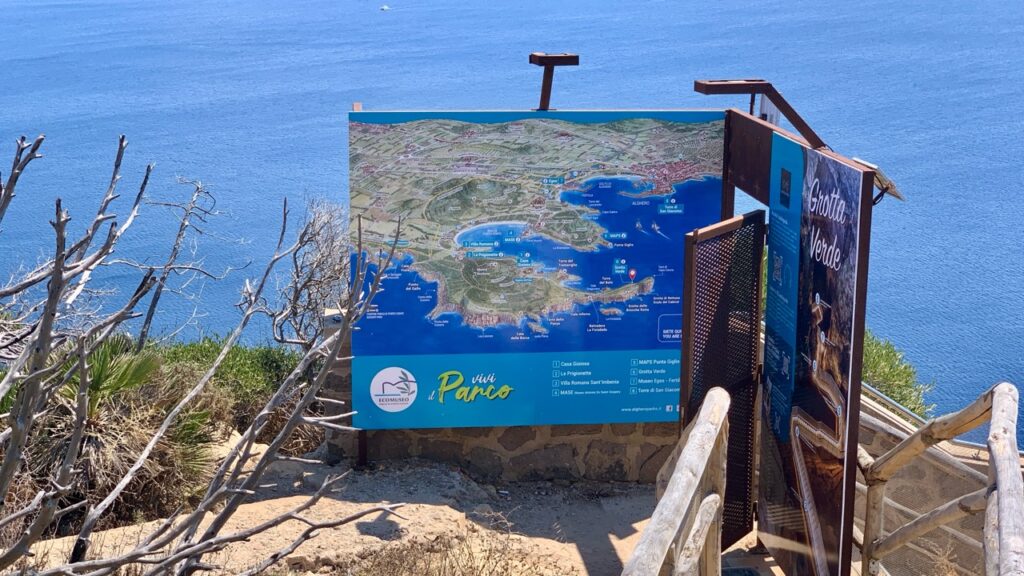 Allestimento della biglietteria Grotta Verde a Capo Caccia – foto 4