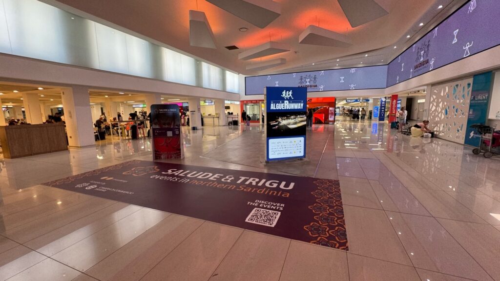 Grafica calpestabile Salude & Trigu all’Aeroporto di Alghero – foto 2